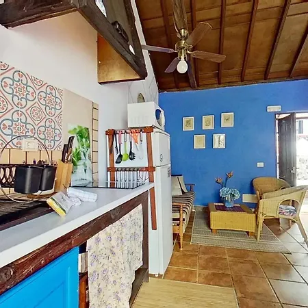 Сasa de vacaciones Charming House In With Shared Pool