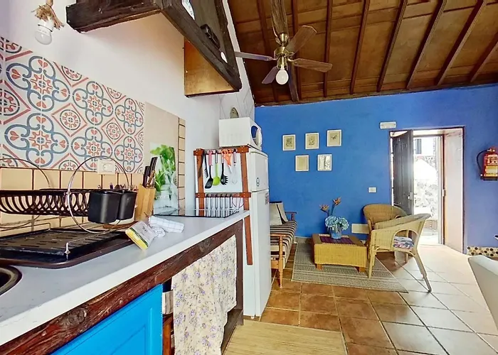 別荘 Charming House In With Shared Pool