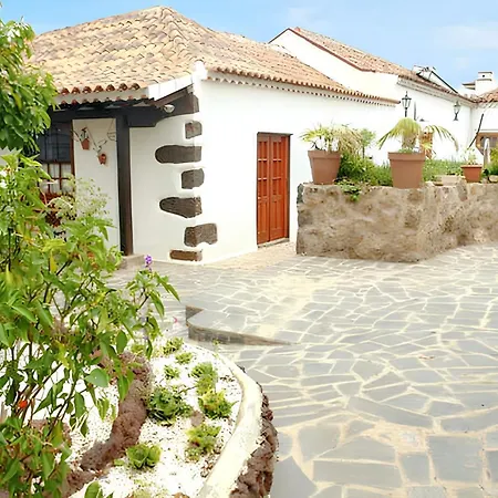 Charming House In With Shared Pool Vakantiehuis