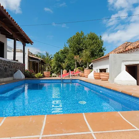 Vakantiehuis Charming House In With Shared Pool La Laguna (Tenerife)