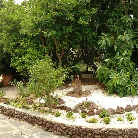 Charming House In With Shared Pool Vakantiehuis