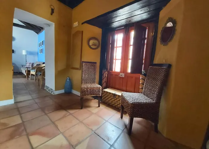 Charming House In With Shared Pool *