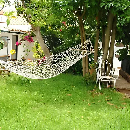 度假居 Charming House In With Shared Pool *