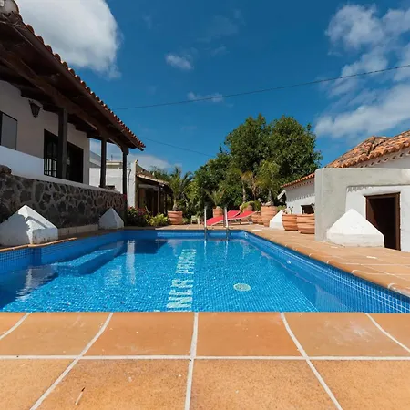 Charming House In With Shared Pool