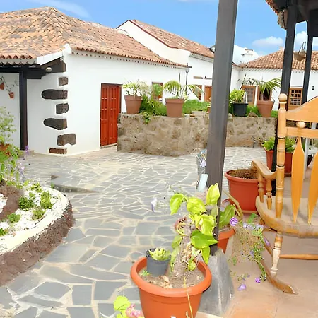 Charming House In With Shared Pool Дом отдыха