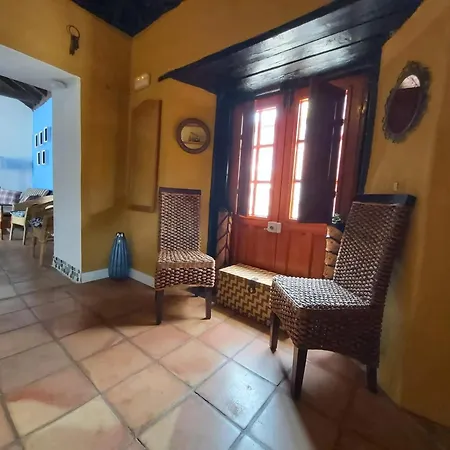 Charming House In With Shared Pool *