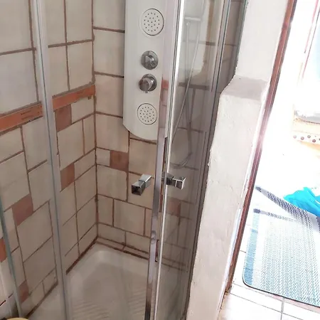 Charming House In With Shared Pool *