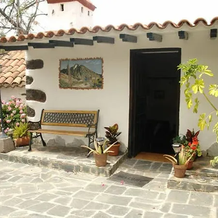 Charming House In With Shared Pool *