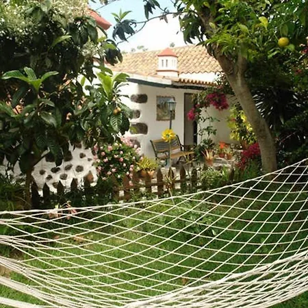 Charming House In With Shared Pool